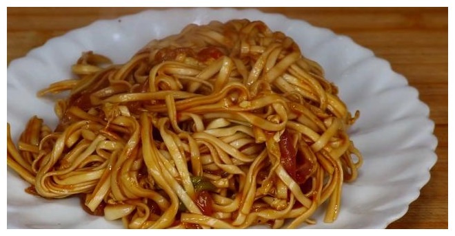 才知道原来面条还能这样吃，不用水煮，比炒面还好吃，太香了