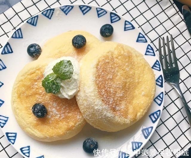 不用烤箱不用油炸！6款甜品大合集，一口平底锅就能搞定！