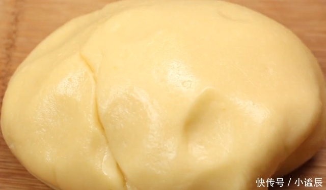 我家土豆从来不炒着吃,简单一做变成小零食,香甜酥脆,全家爱吃