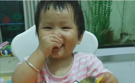 宝宝脾胃|1岁宝宝求高抬贵手,3种辅食我们不能吃,会伤脾胃,长不高的