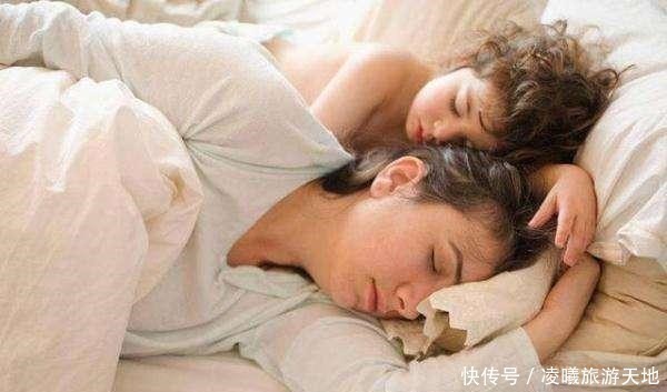 宝宝睡觉时三个烦人的“怪癖”,却是爱妈妈的表现,你发现几个