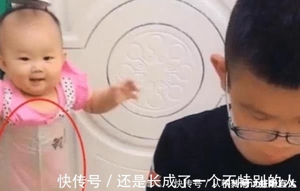 宝宝|舅舅带娃太偷懒,为打游戏想出妙招“封印”外甥女,真是带娃鬼才