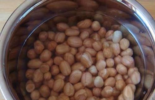 发潮|炒花生米,直接下锅炒就错了大厨教你几步,花生香脆不会发潮