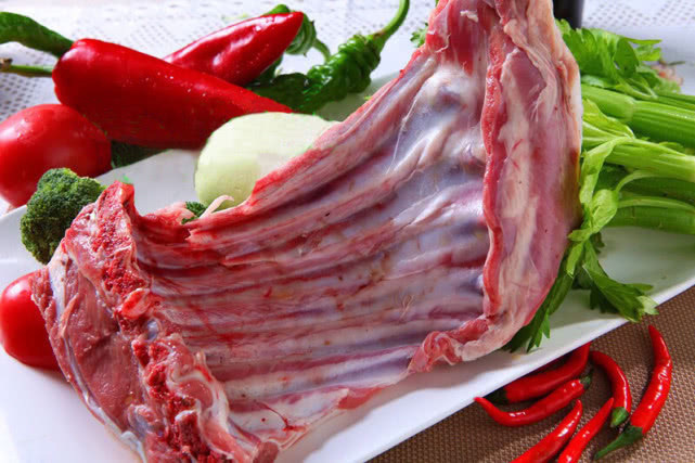 羊排|煮羊肉汤没那么复杂,只需2味调料,15个小时,没膻味更鲜美