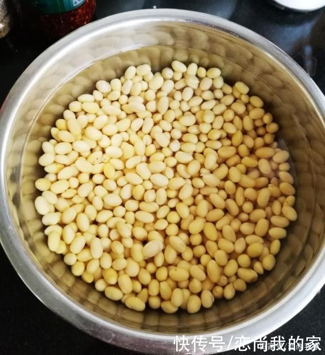  快过年啦!自制豆腐豆香味更浓，过年家里聚餐做菜也方便!