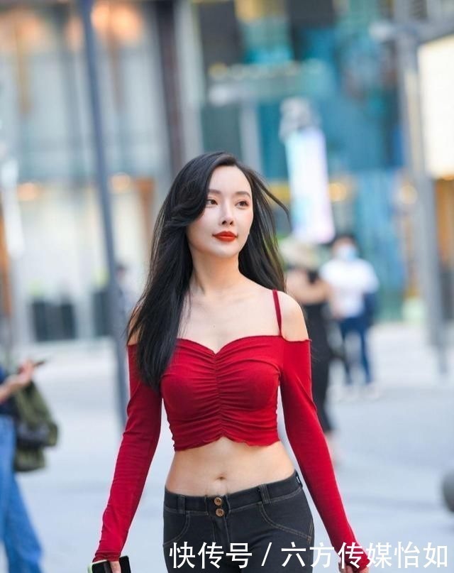 打底裤|新流行的小黑裤显瘦又修身，低调接地气，美女穿上很好看！