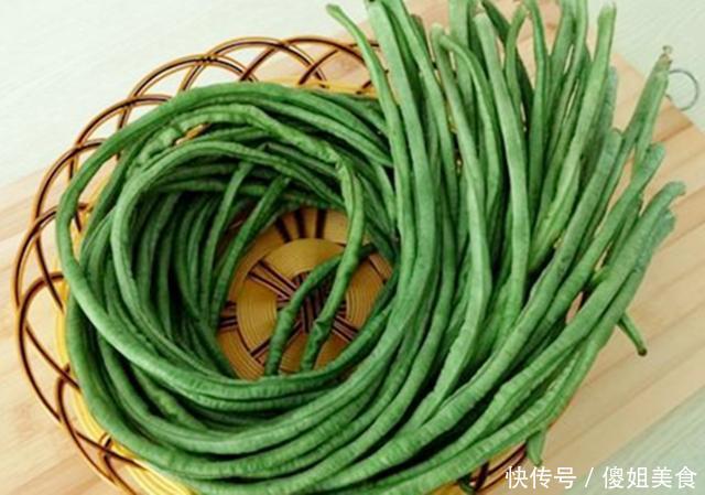 豆角|夏天我家豆角从不炒着吃,煎一煎8分钟就上桌,比红烧肉还解馋