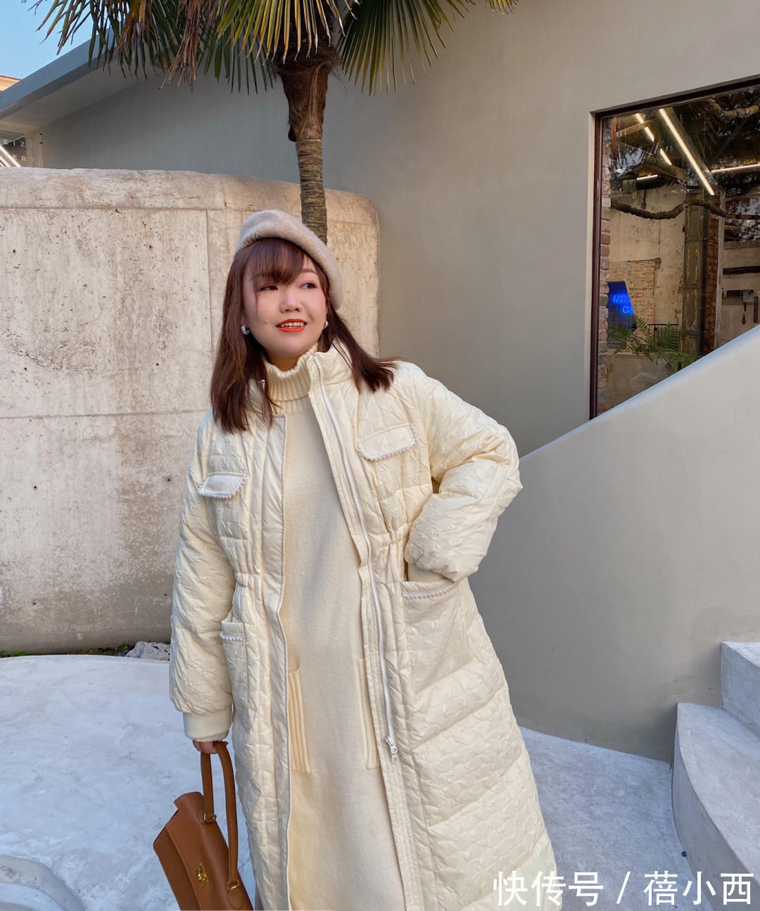 博主 精致的女人最爱穿“小香风羽绒服”,选这4款来搭配,高级又时髦