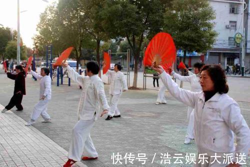 加快|加快女性衰老的3种原因,熬夜排在第三位,排在第一的要引起重视