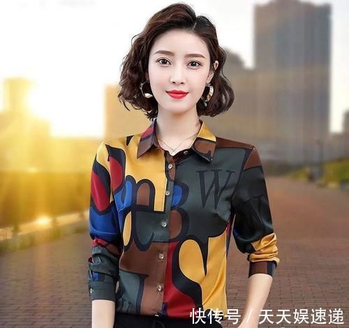 凸显|实在太漂亮，穿搭这几款打底衫，凸显女人时尚大气，塑造优美身形