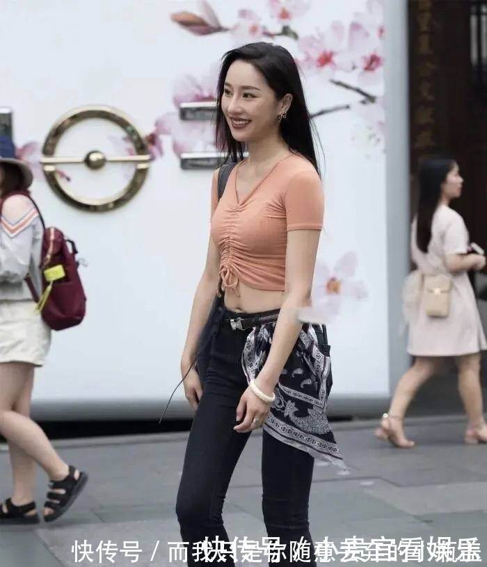 打底裤|小姐姐简约时尚的穿搭,不仅彰显了成熟的风韵,还非常减龄