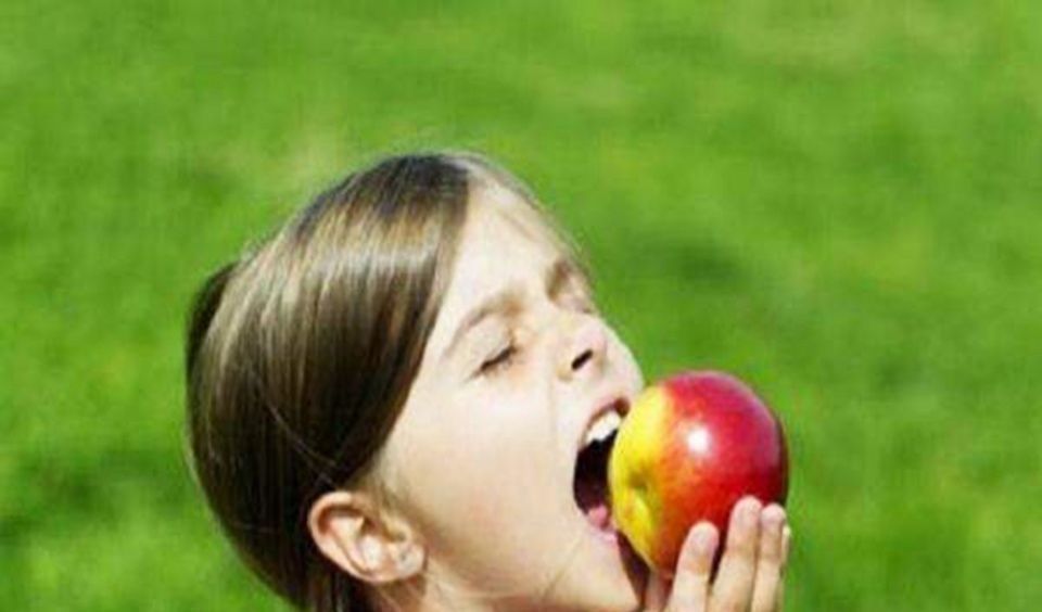 女孩|7岁的我有一个女孩,奶奶说这是祝福的表示,医生的责备感到羞愧