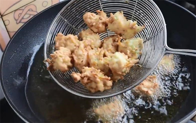 油锅|炸丸子时,切记不要放淀粉,教你一招,外酥里软不吸油,特简单