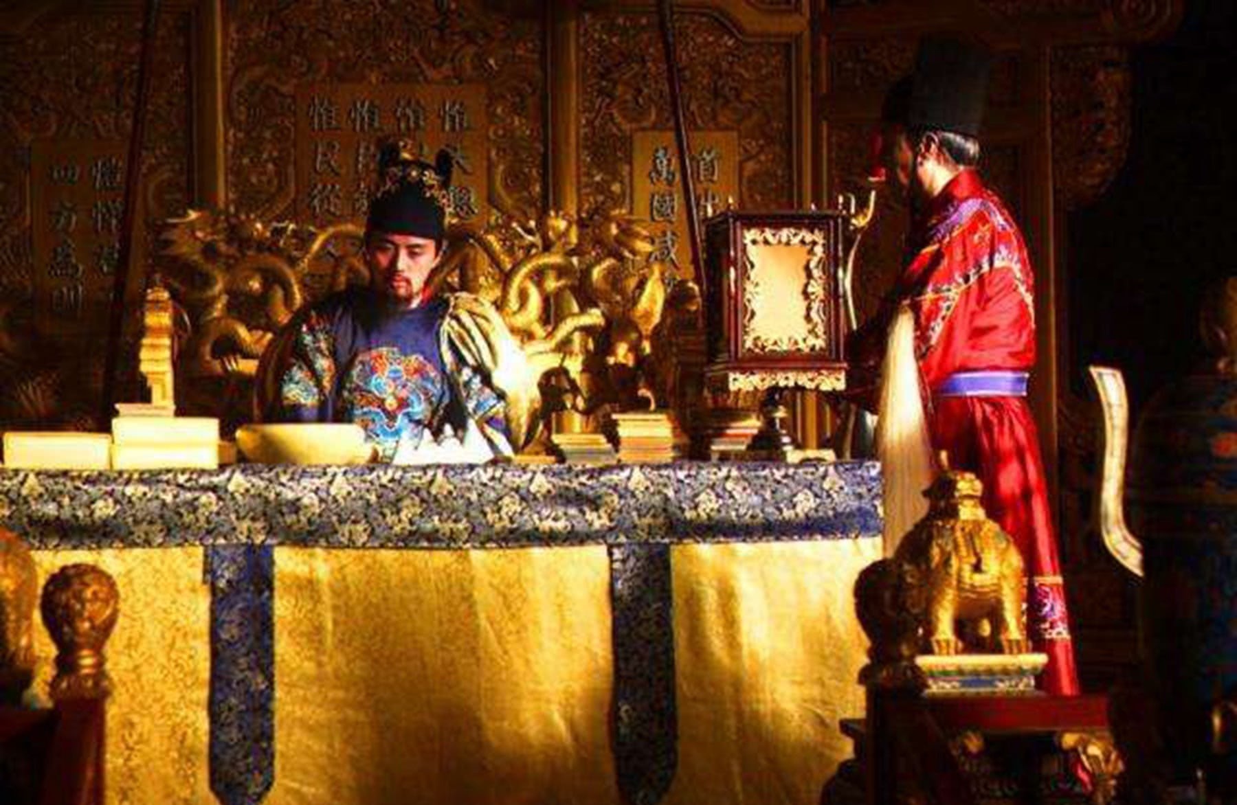 王子|外国国王朝觐时病逝,留下王妃王子守墓,如今已到21代