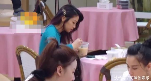 走红|和周杰伦唱《画沙》走红,到了浪姐却成背景板,一个人默默吃饭