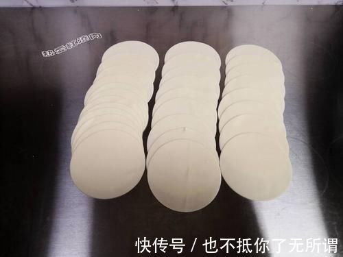 表皮|饺子莫要煮着吃,换个方法表皮透明吃着更筋道,保证不破皮更好吃