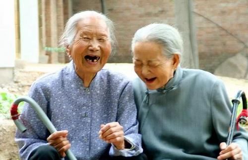 百岁老人|1000名百岁老人的调查结果，长寿之人的共性，并非运动，是这2点