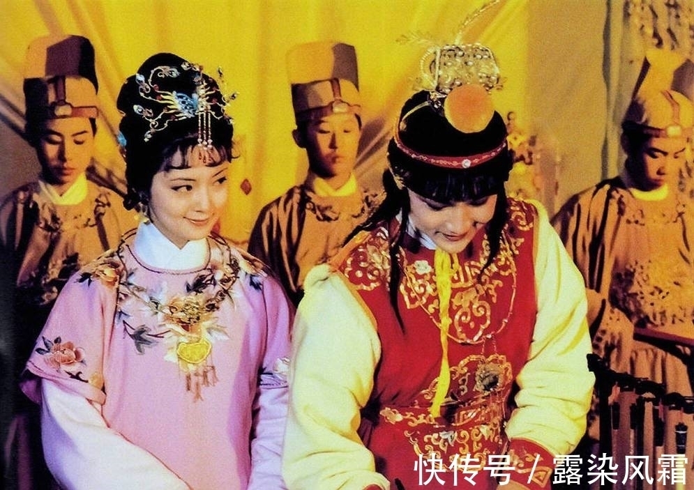 贾宝玉#面对袭人的诤言,薛宝钗一言不发,晴雯气得只好在院子里开骂