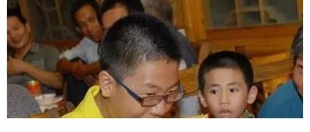 应采儿回怼朱丹获网友点赞：饭桌上藏着孩子的教养，家长别不重视