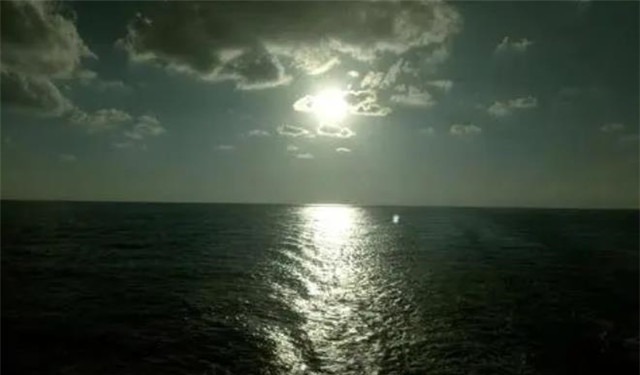 中秋明月诗#张九龄三首中秋明月诗,海上生明月,流光万里同,首首都是经典