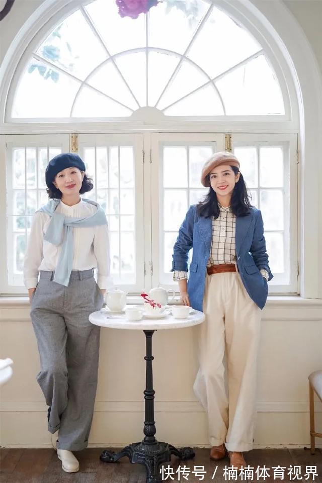 晓晓 中年女人旅游少披花丝巾,太俗了,学三木母女素雅一点更显气质