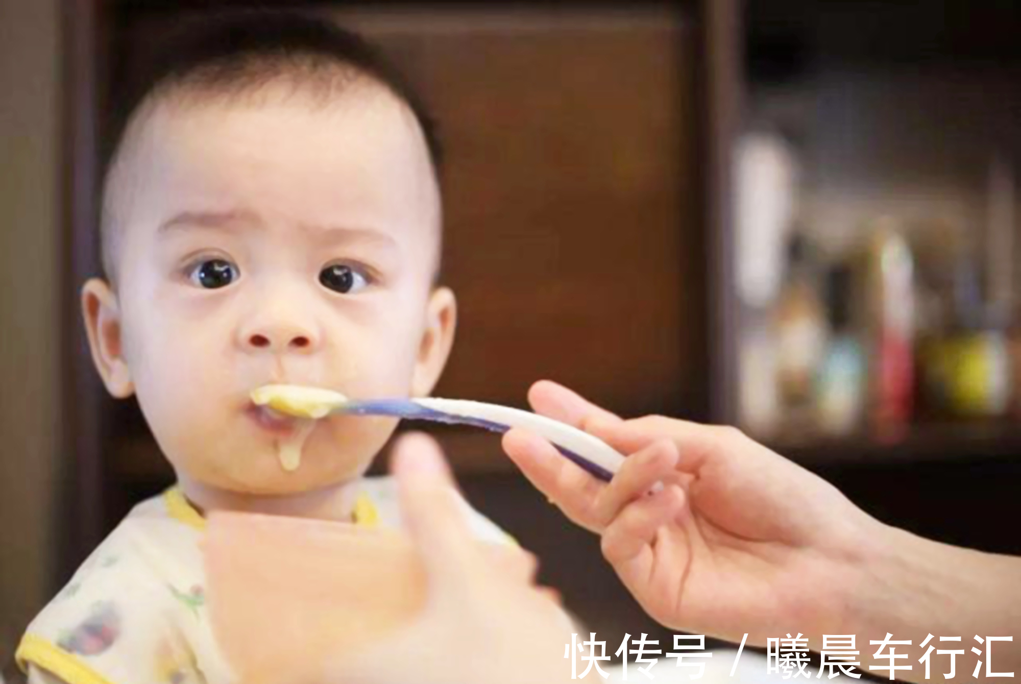 食物|8月龄宝宝重30斤，医生询问喂养方式后批评：米糊没营养，少吃点