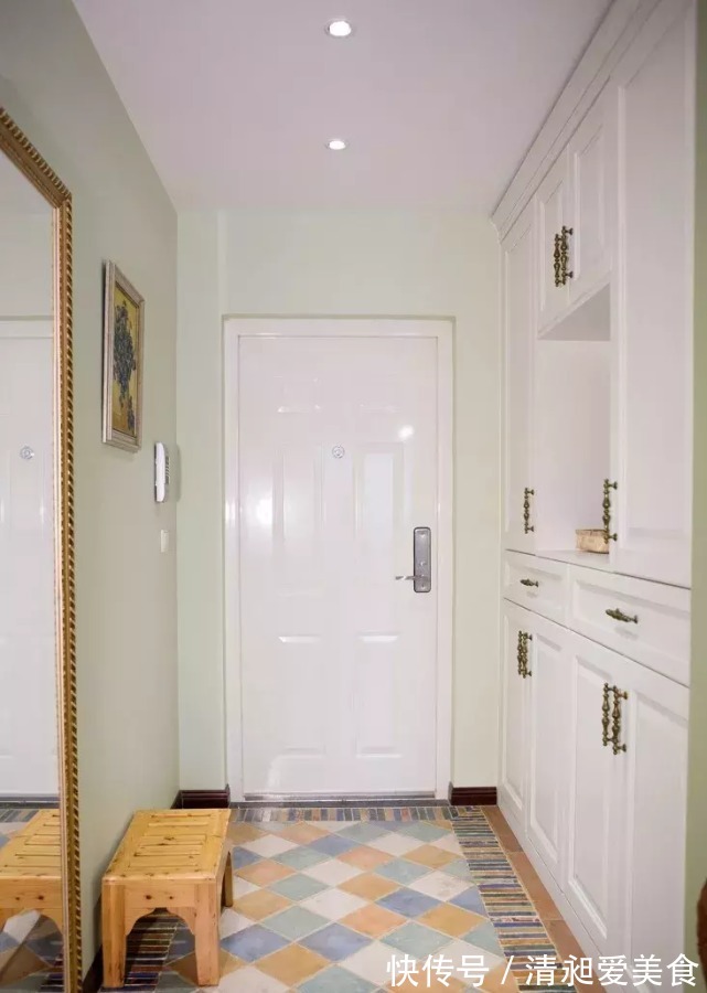 玄关柜|电视墙要不要装柜子?一进屋就被迷住了,全屋太漂亮了