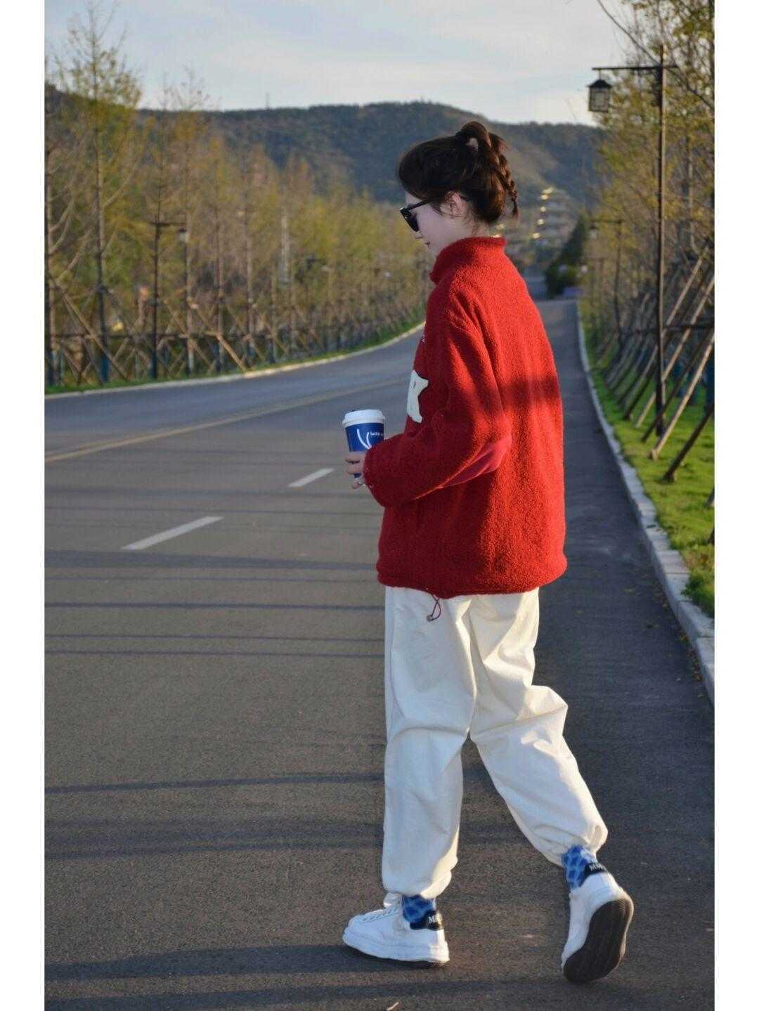 下装|冬天来一件彩虹色羊羔毛外套吧!保暖舒适又减龄,奶fufu的超可爱