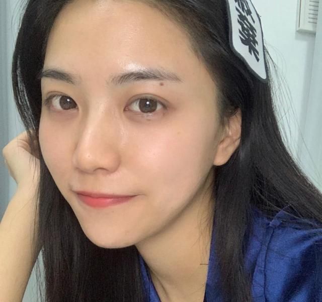 女生一定要知道的“护肤常识”！水乳3个月内用完，面膜要躺着敷