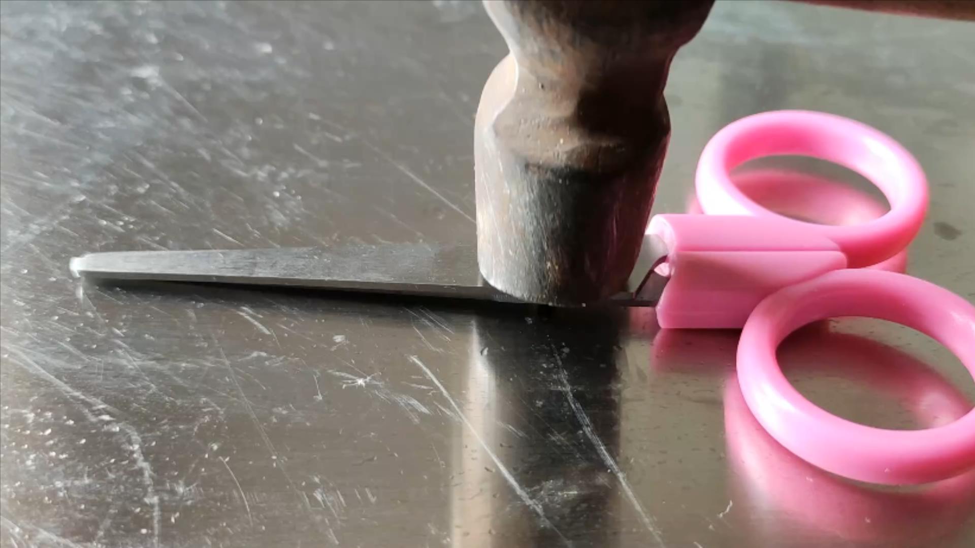 不管剪刀有多钝，学会一招，立马锋利如新，剪棉花非常轻松简单