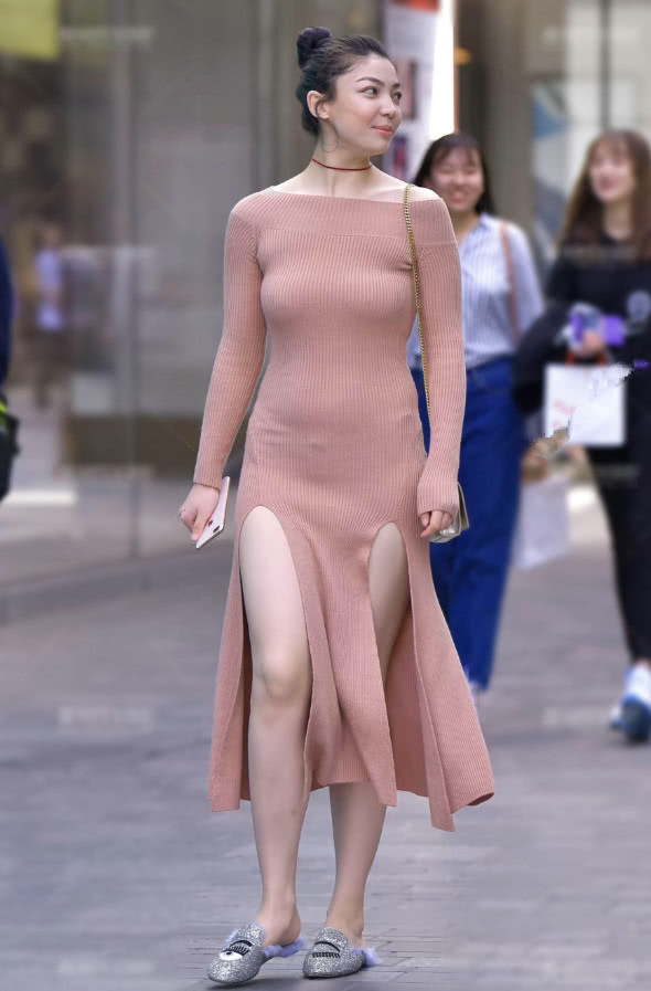 大长腿 n字裤还没过时,“m字裙”又火了,但年纪大的人不敢穿出门!