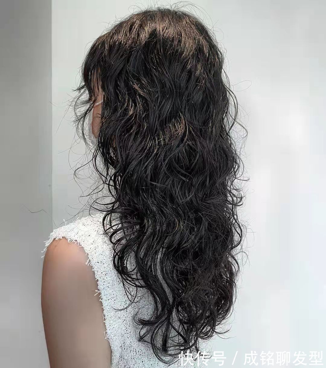 发型师|头发烫得太卷被吐槽太老气,试试这三个小妙招,简单实用不伤发