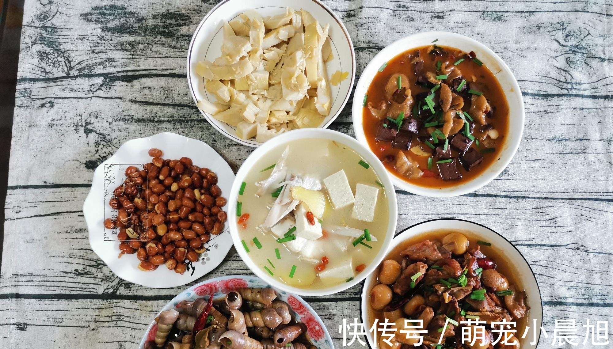 晒晒我家日常午餐，一桌子硬菜才花48元，好友：除了花生米全打包