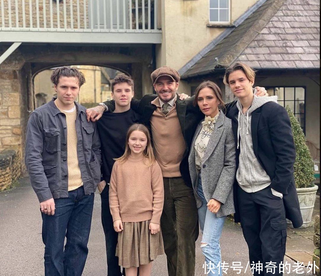 贝克汉姆|贝嫂晒健身房照，儿子都长大快要结婚了，她却还有超级健美的腹肌