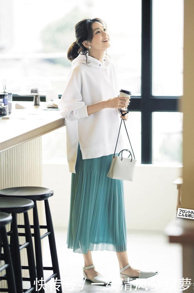 百褶裙时尚好看,3种不同风格搭配示范,你爱哪一种