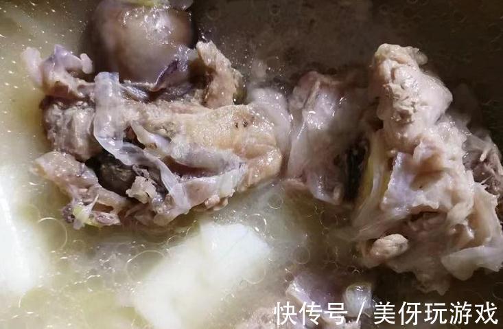 秋季吃肉不如喝汤,鱼汤鸡汤比不上这汤,滋补润燥,让你轻松过秋