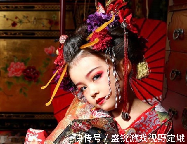 小女孩|鬼灭之刃,六岁萝莉cos堕姬引发争议,父母解释牵强,行动已证明