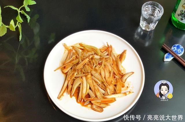 它被人称“菜中灵芝”，简单一拌就好吃，5块钱一斤，遇见别错过