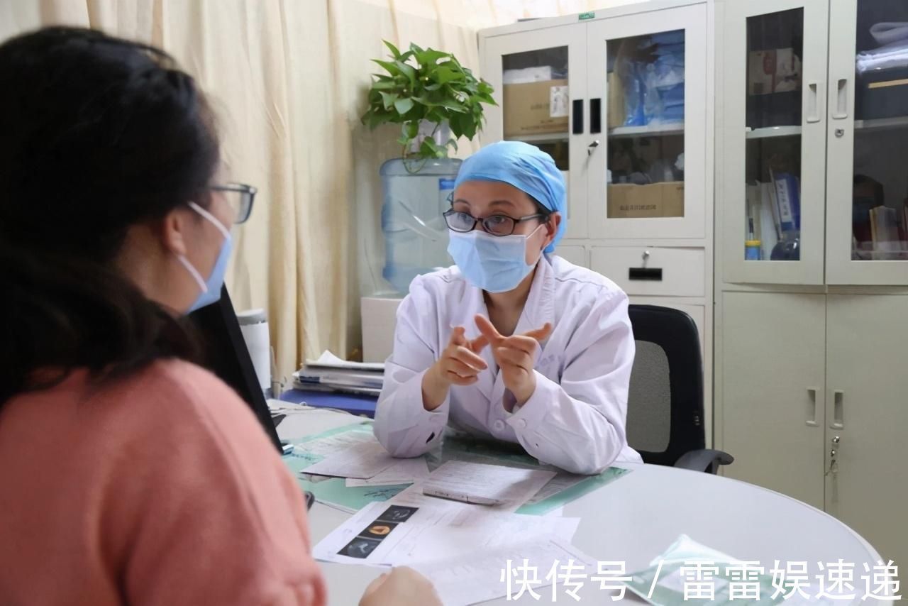 待产|产妇分娩待产,内检碰到男医生,真的太尴尬了