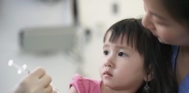 女娃|5岁女娃积食连续发烧一周,劝告父母:这2种食物比泡面还伤脾胃