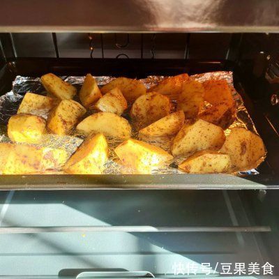 简单几步美味烤薯角做起来