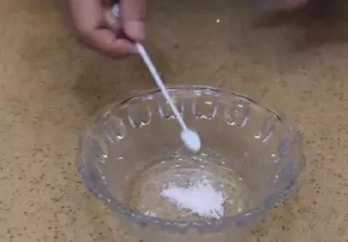 洗衣粉倒进白醋，别提多厉害了，解决家里不少烦恼事，抓紧试试！