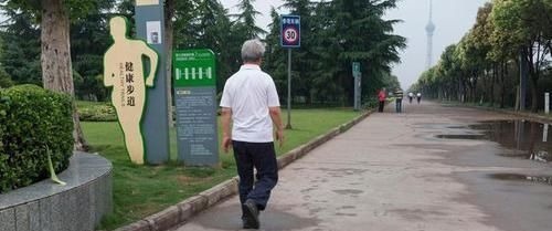 吸烟|寿命较长的男性,身体可能有“两大、三小”的特征,不妨自查