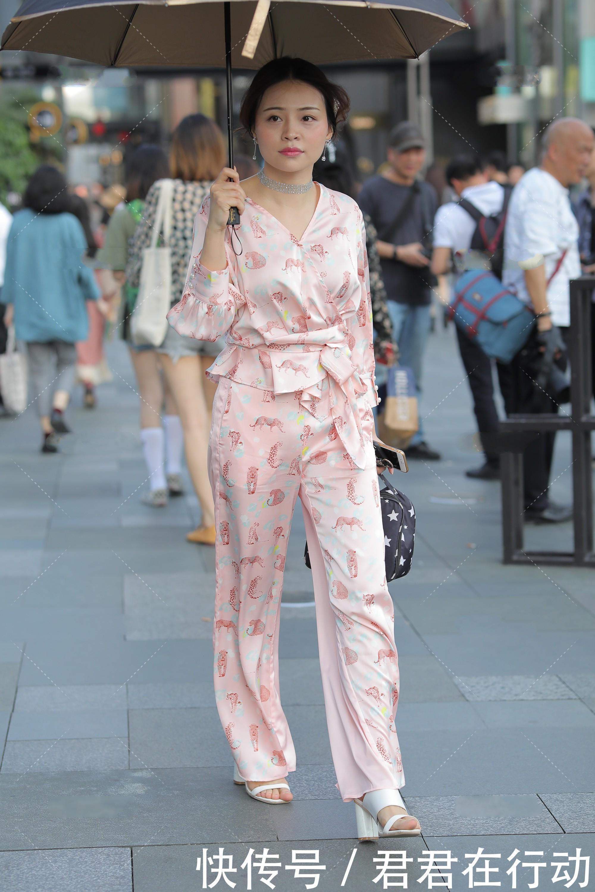 宽松|流行的宽松时尚,时髦个性