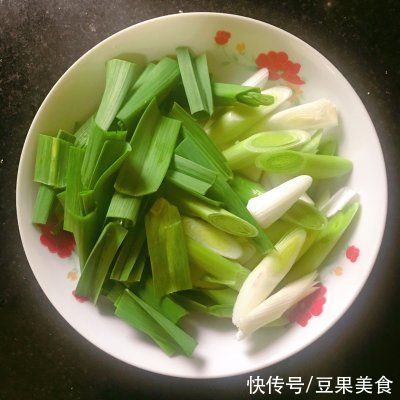 这道腊肉炒菜合集发到朋友圈，留言全说被馋哭