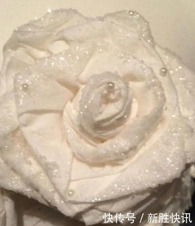 女子|女子突发奇想做了件“婚纱”,得知用的材料后,尴尬