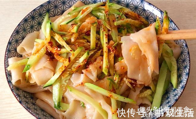 饺子皮只用来包饺子太可惜了！教你简单新吃法，比吃饺子还香