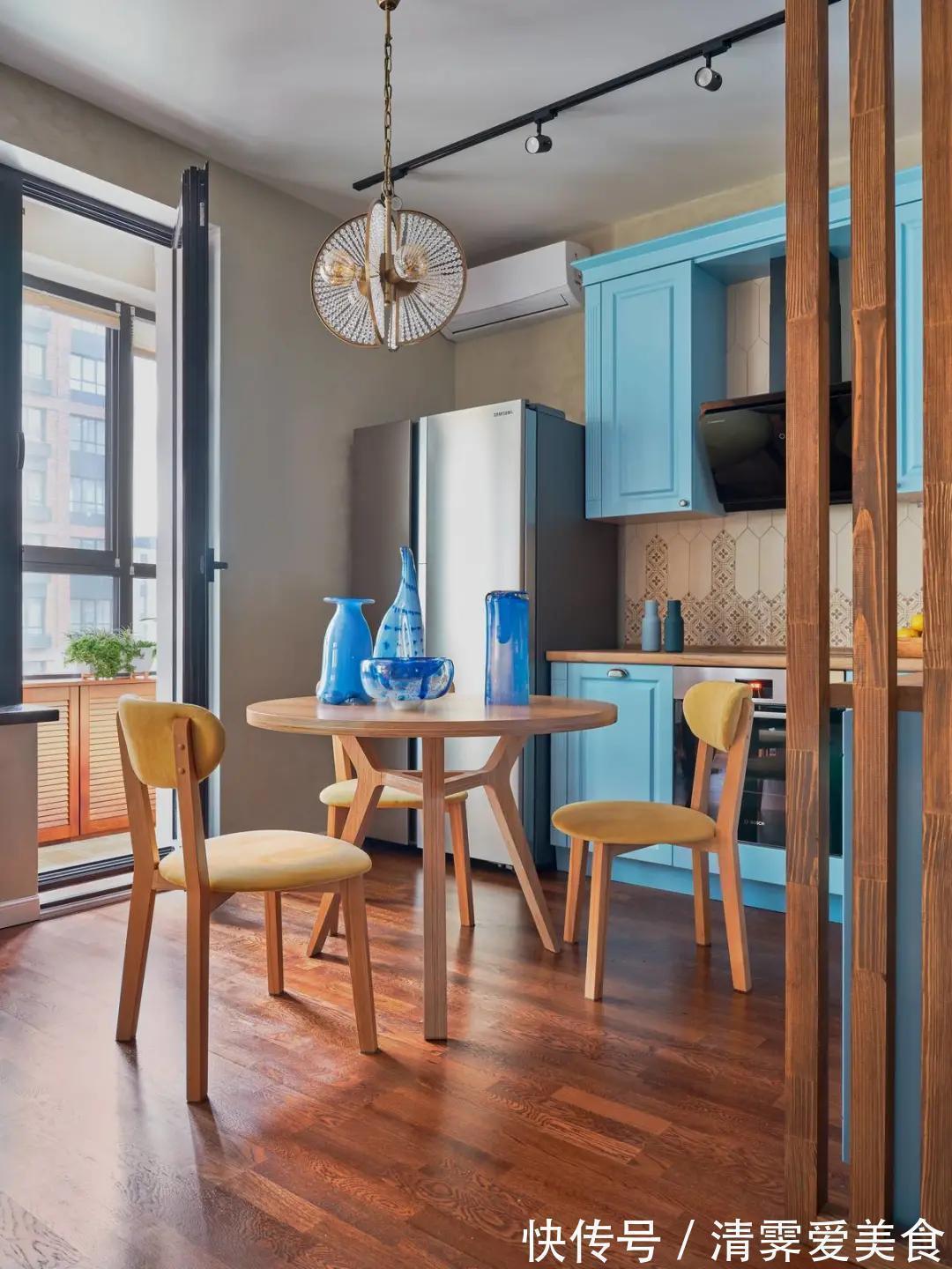 卧室内|女孩买35㎡一室,玻璃隔断卧室挤出衣帽间,用心打扮生活同样精彩