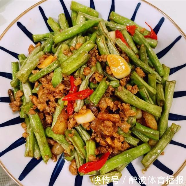 美食家常菜推荐：煎荷包蛋，焖生蚝，豆角炒肉末，做法相当简单