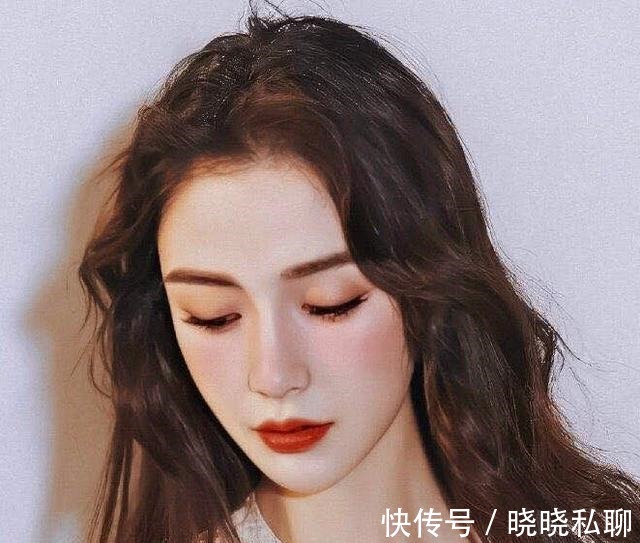 唇珠|漂亮的唇形都少不了4个特点,涂口红比一般人好看,全占的人很少!